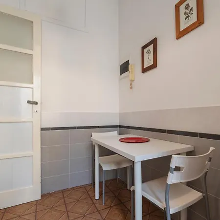 Guesthost - Piazza Bologna Comfortable Flat شقة *