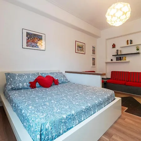 Guesthost - Piazza Bologna Comfortable Flat Daire