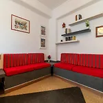 Guesthost - Piazza Bologna Comfortable Flat * Rom